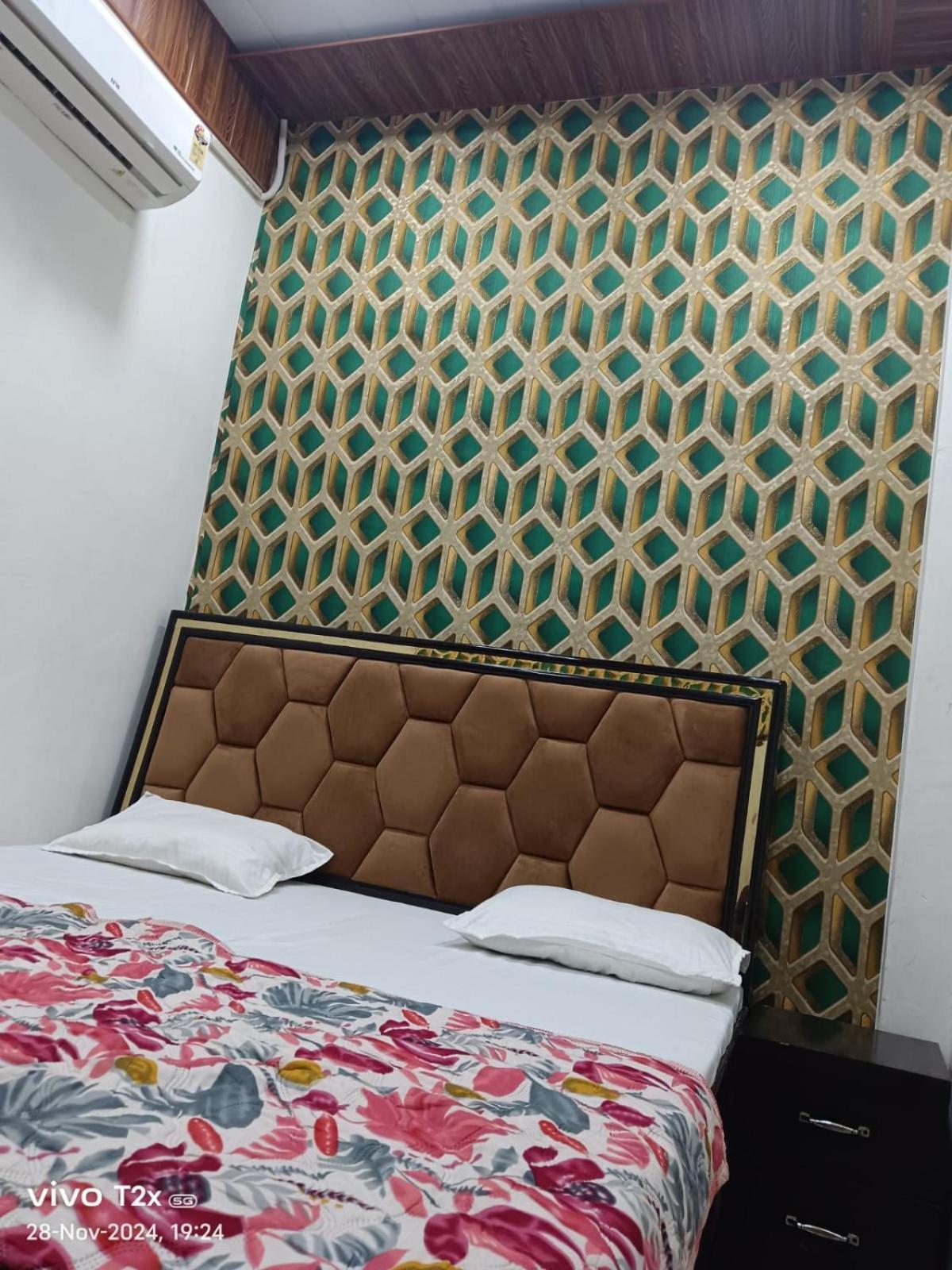 马图拉 Hari Krishnam Residency酒店 外观 照片