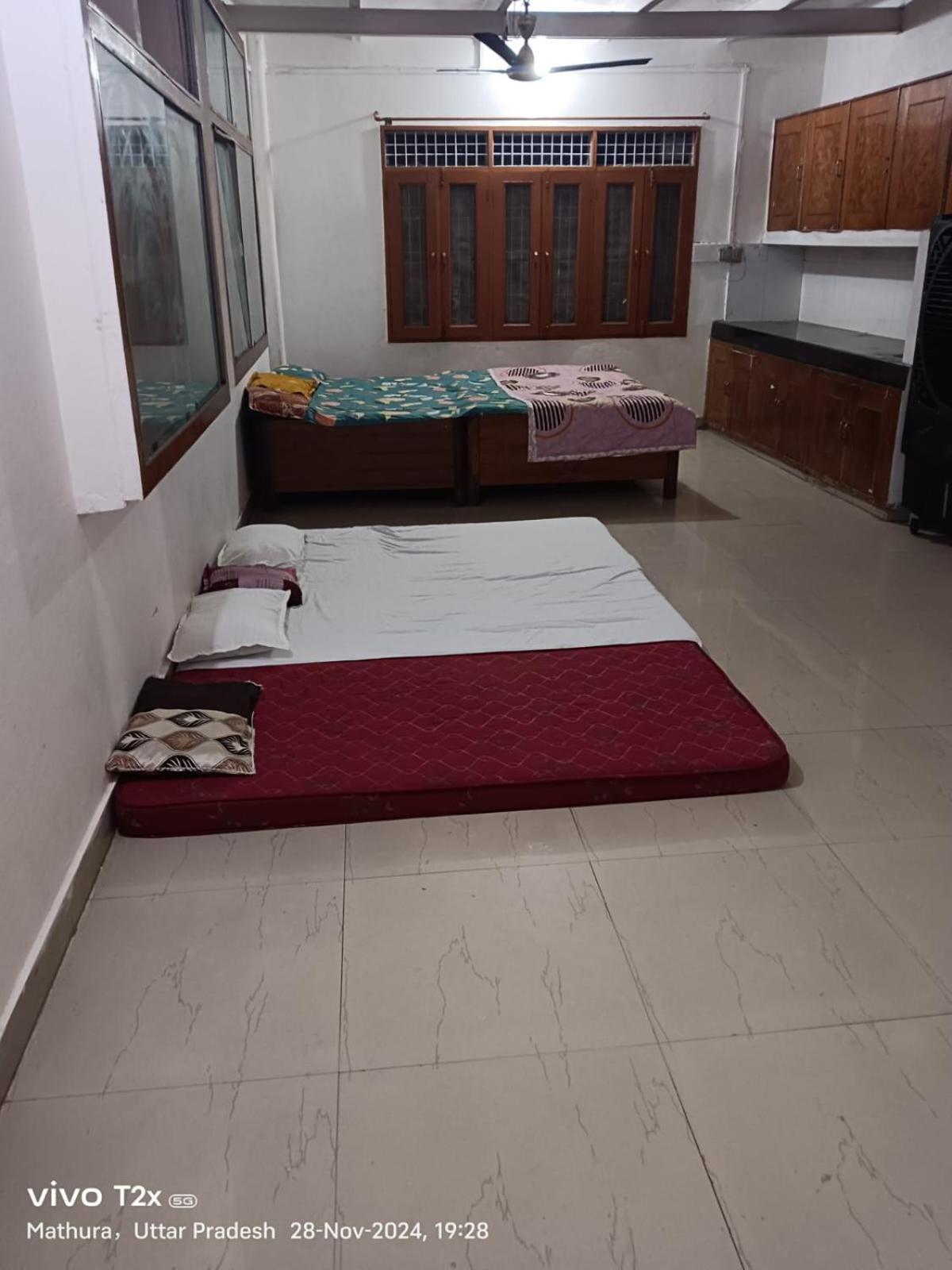 马图拉 Hari Krishnam Residency酒店 外观 照片